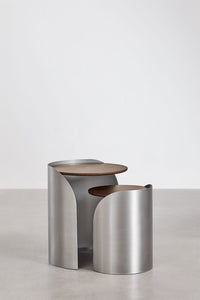 Pagalbiniai staliukai MORAORO apvalių stalviršių formos detalė