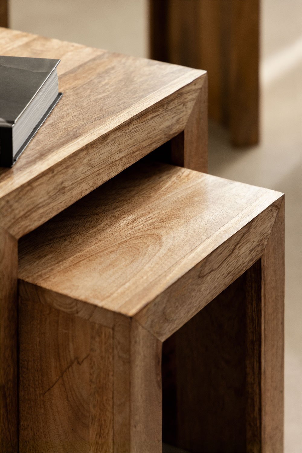 ZENEINO staliukų rinkinys mango medienos tekstūros detalė