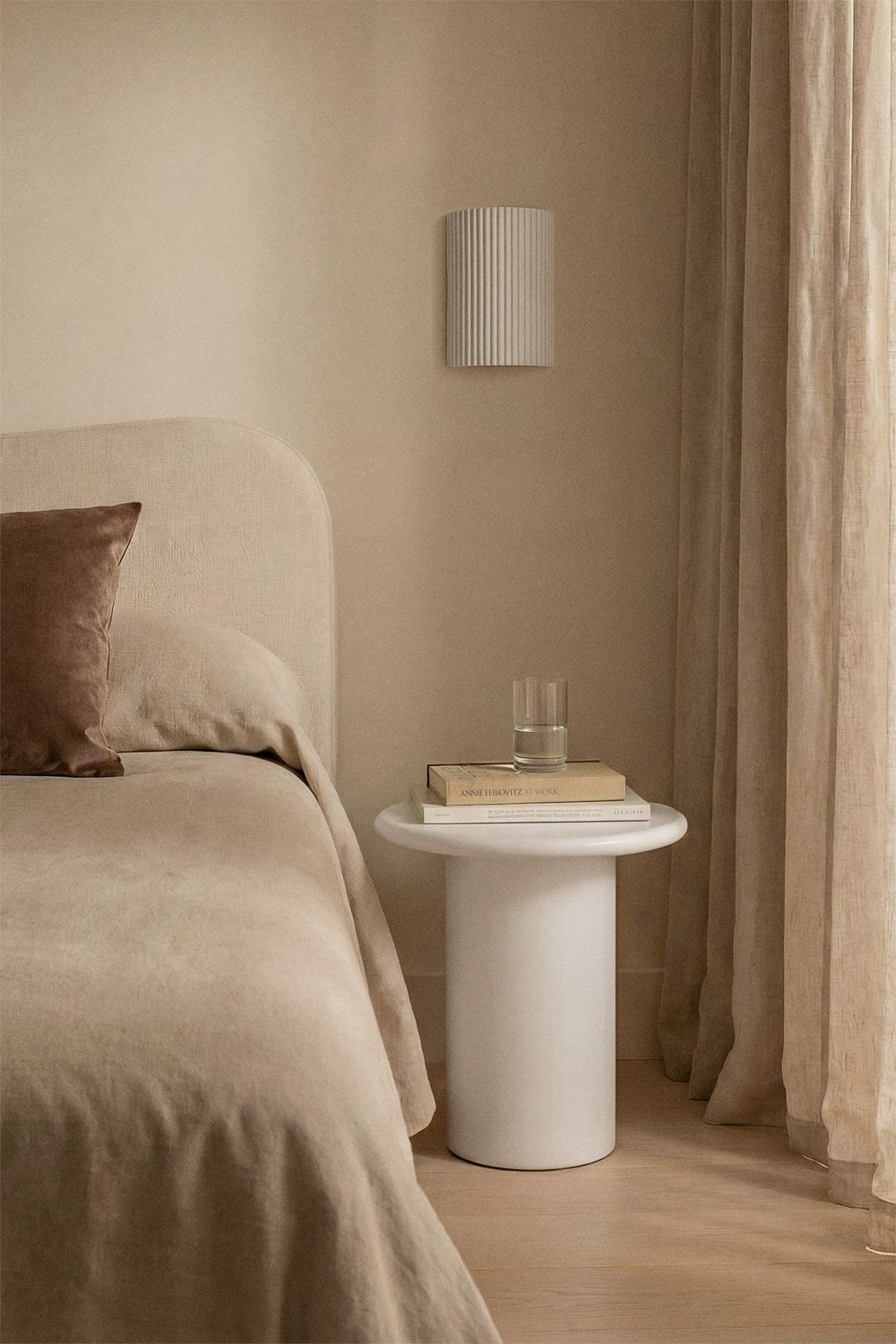 Naktinis staliukas NAVAARO apvalus cementinis staliukas o45 cm