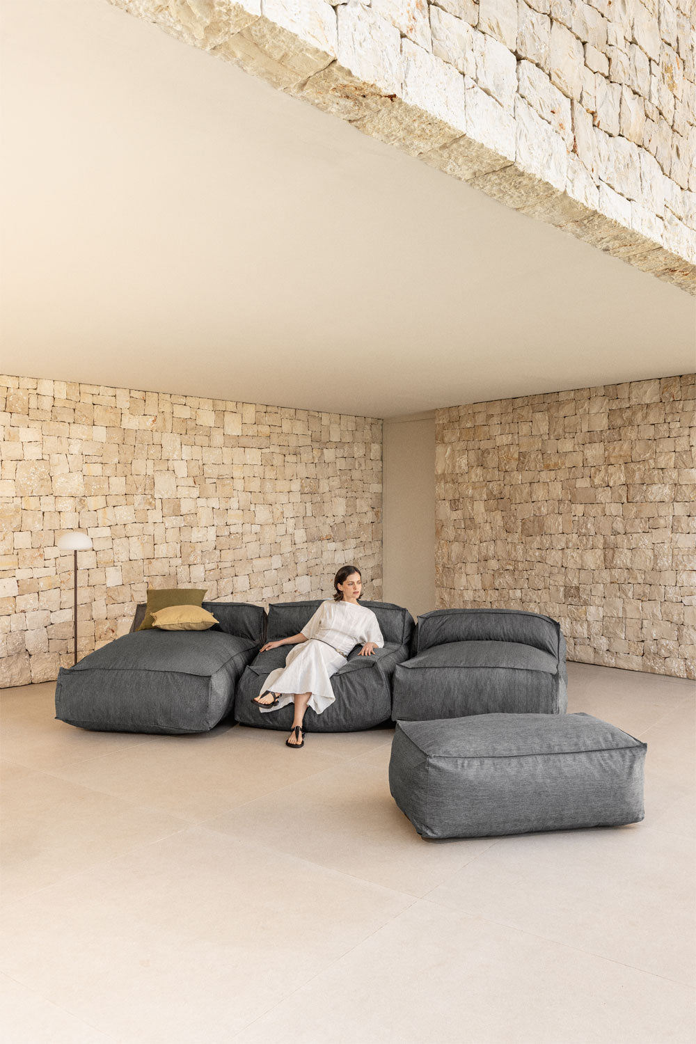 Modulinė lauko sofa VELVA su šezlongu ir pufu, granito pilka