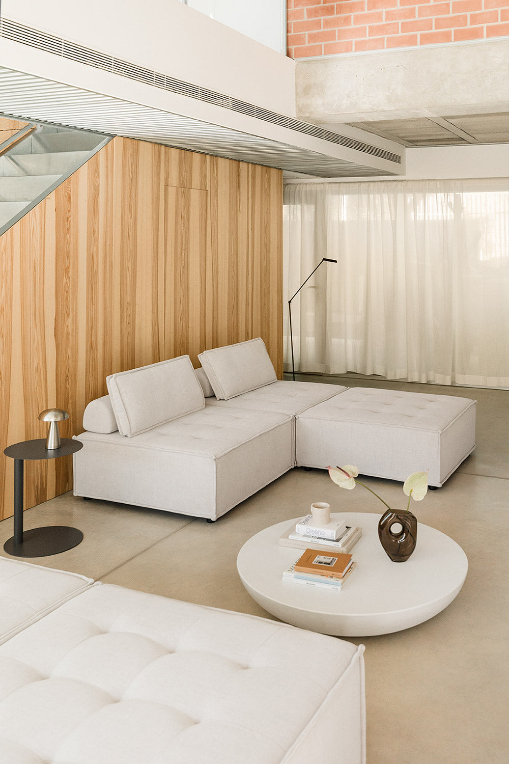 Sofa VERMONTA su pufu, kreminis šenilas, 210 cm