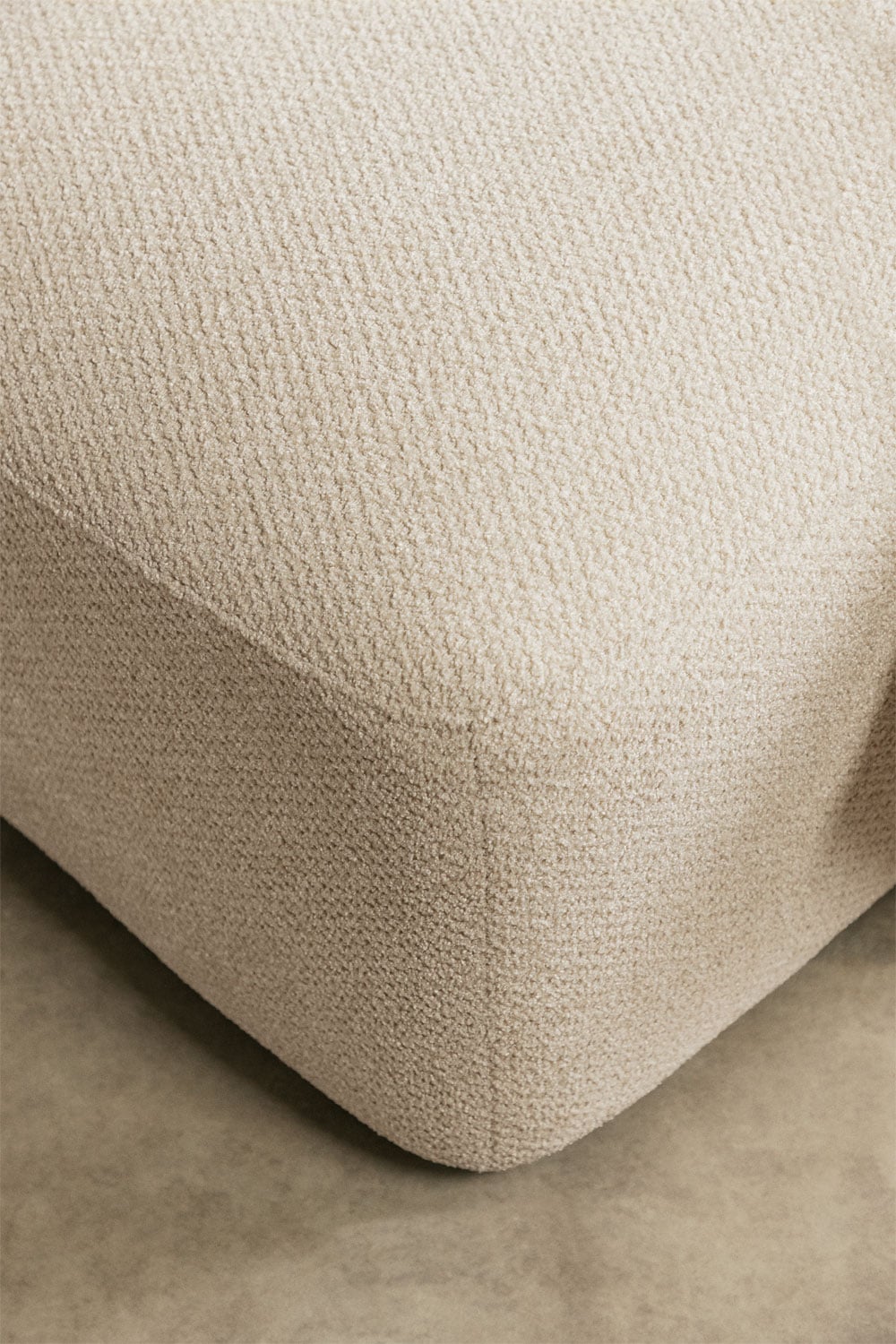 Modulinė sofa BASTIENA realioje aplinkoje, storas baltas šenilas boucle