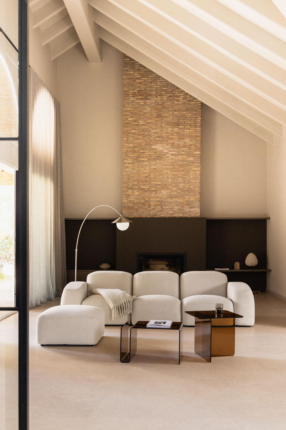 Modulinė sofa BASTIENA su pufu, storas baltas šenilas, 284 cm
