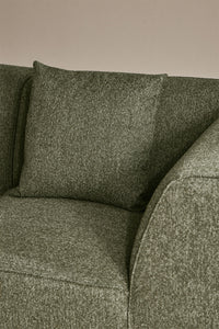 Modulinė sofa KARDENA svetainės interjere, šalavijo žalios spalvos boucle boucle