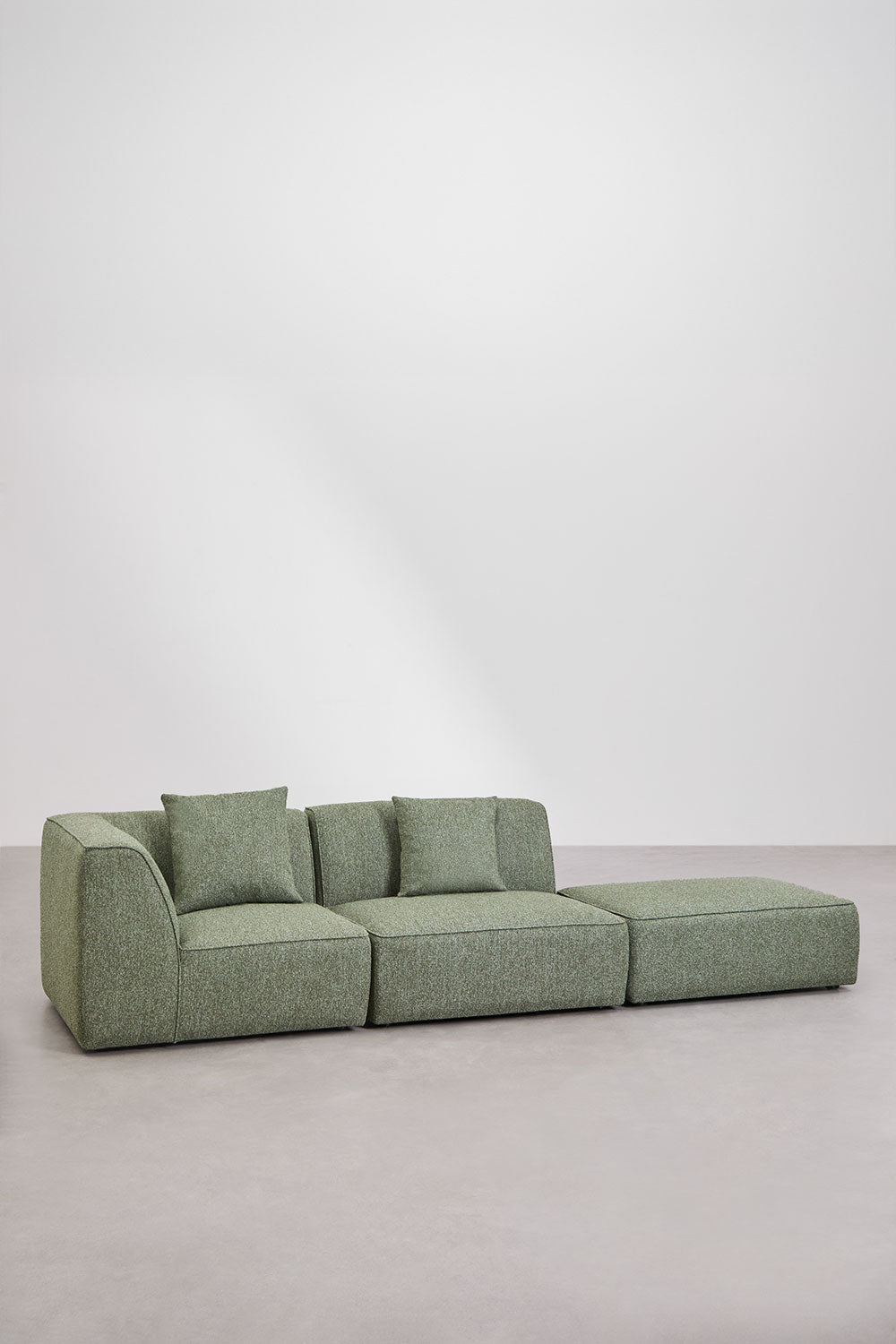 Modulinė kampinė sofa KARDENA su pufu – artimas planas