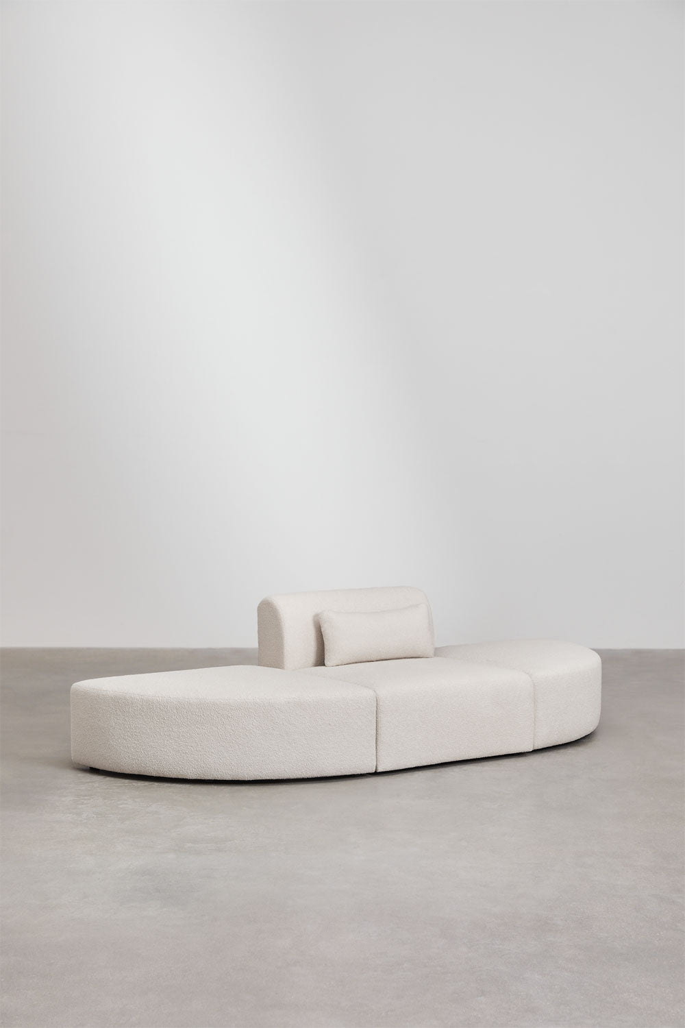 Sofa BORJANA su 2 pufais – interjere