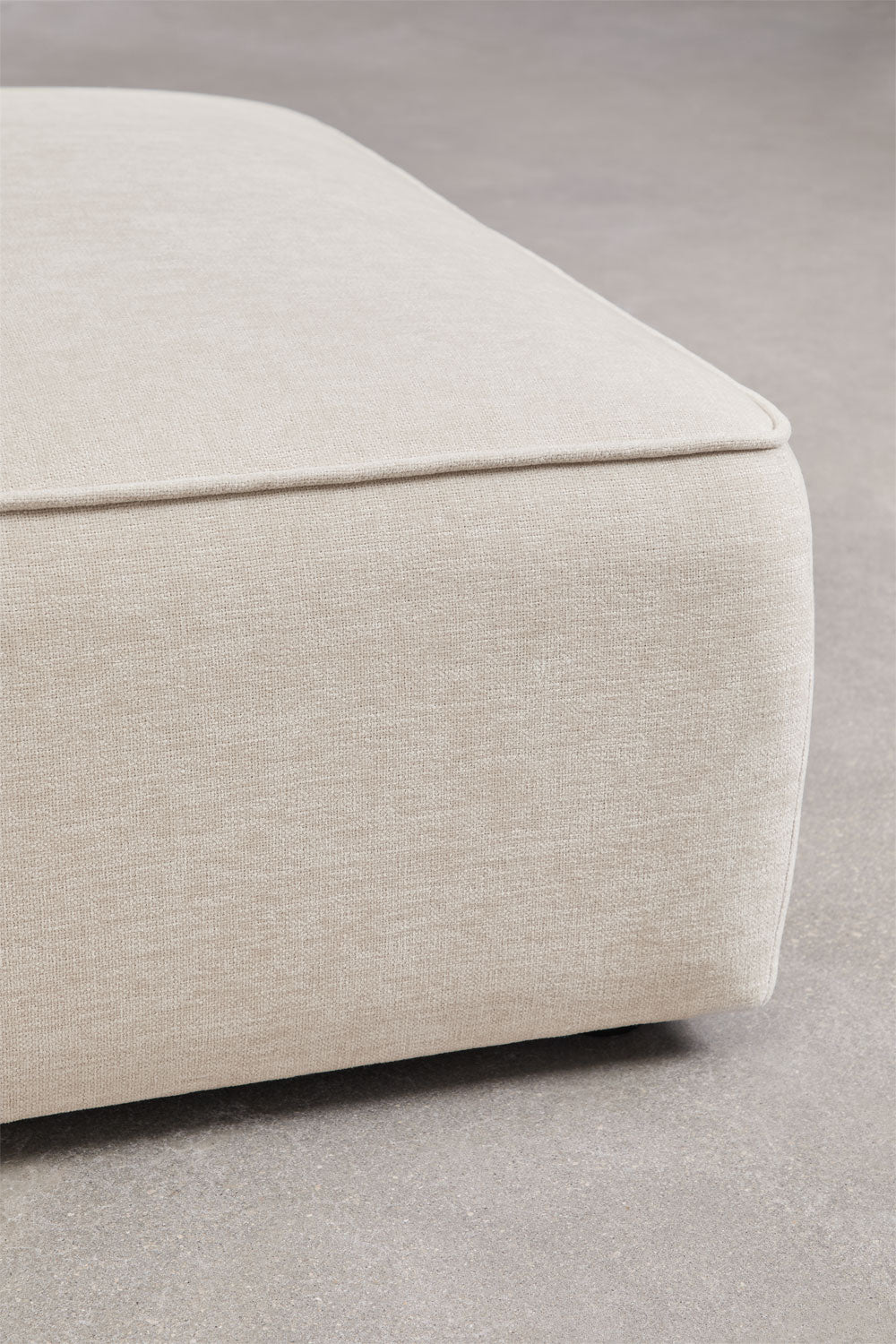 Modulinė sofa KARDENA su dešiniuoju gultu ir pufu – bendras siluetas