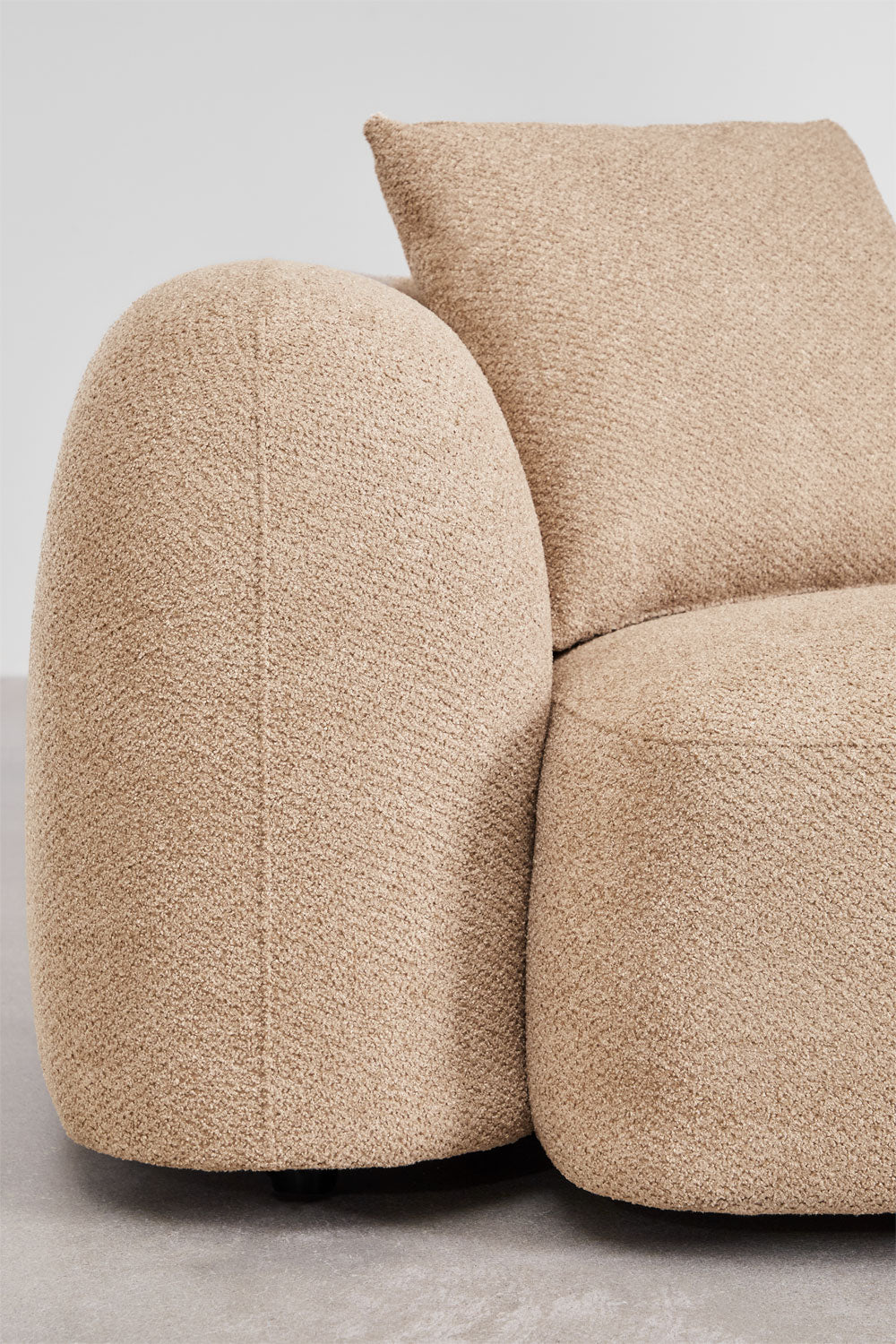 Sofa KOKONA su gultu – interjere