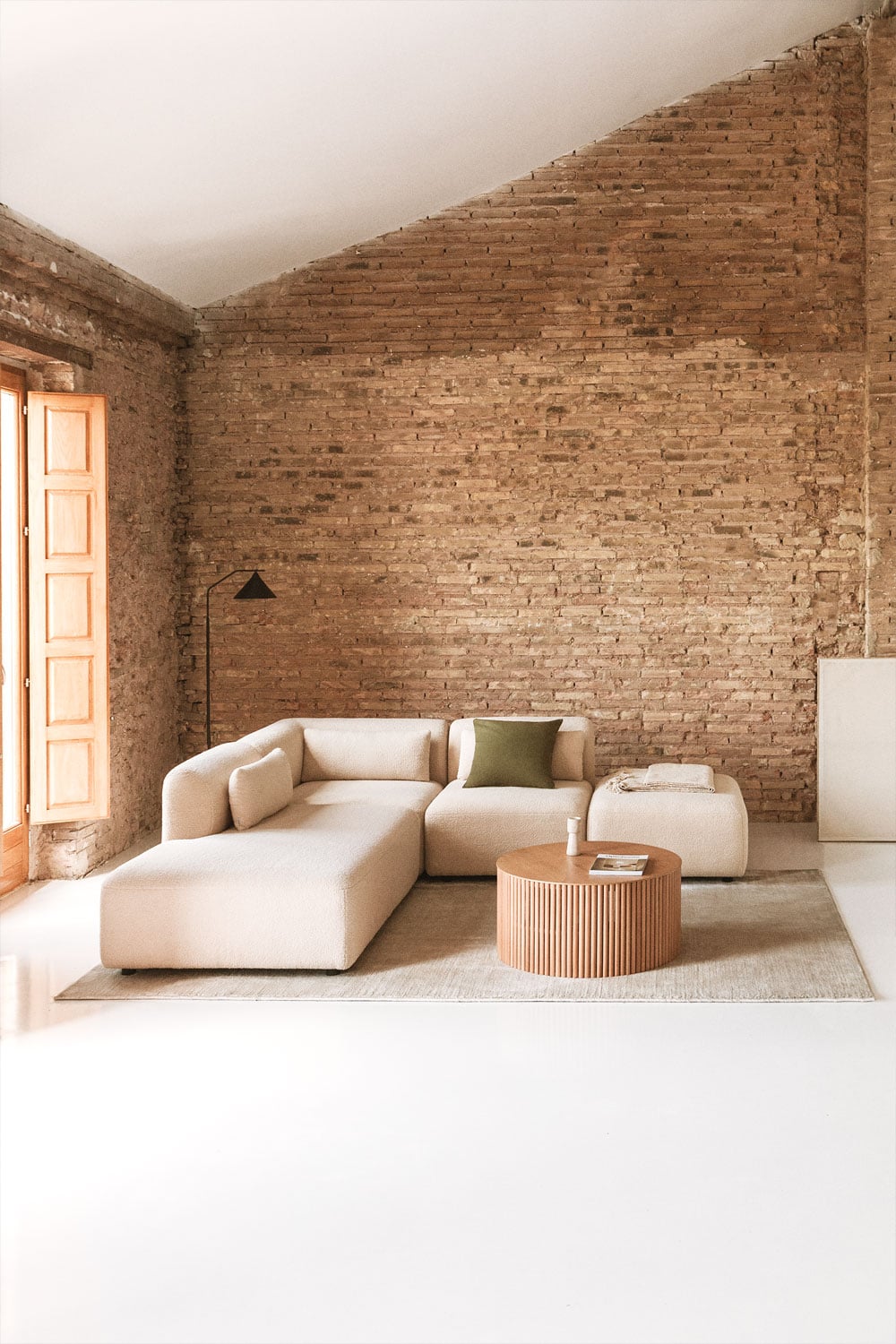 Kampinė sofa FOGLERA kreminė spalvos