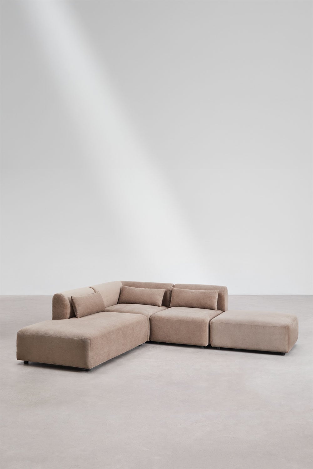 Kampinė sofa FOGLERA, kupranugario šenilo