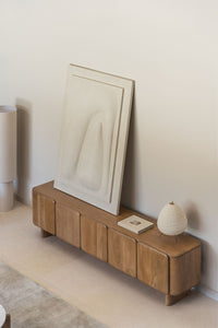 Ilga TV spintelė ZENEERO 215 cm su magnetais ir angomis laidams