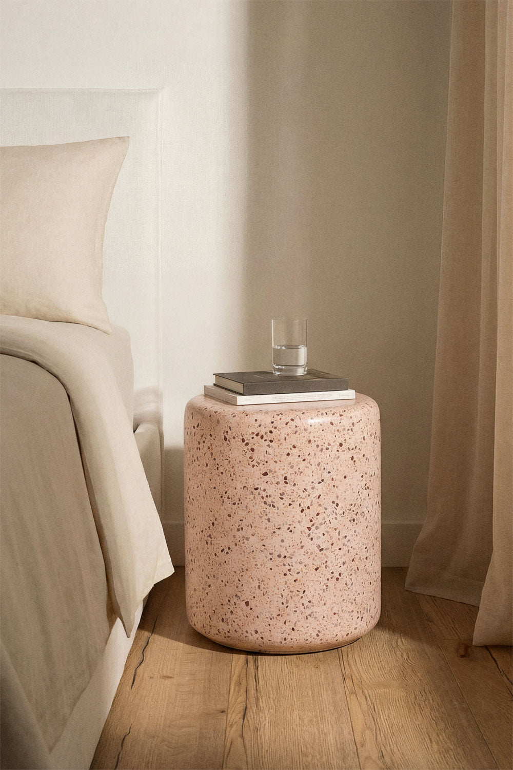 Bedside table GARIINO Ø35 cm, cement