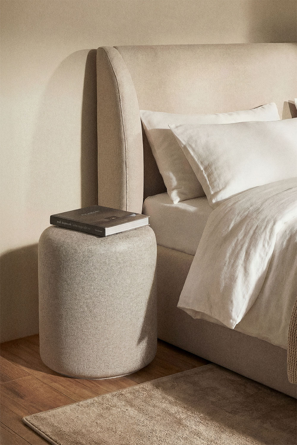 Bedside table GARIINO Ø35 cm, cement