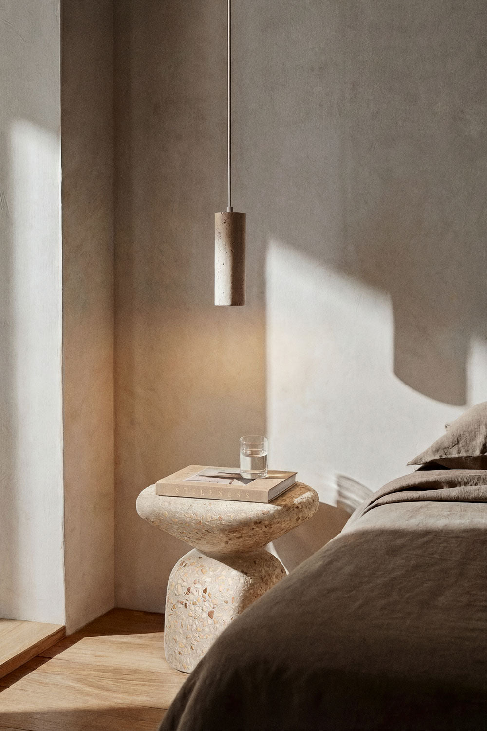 Bedside table KARIORA Ø40 cm, cement