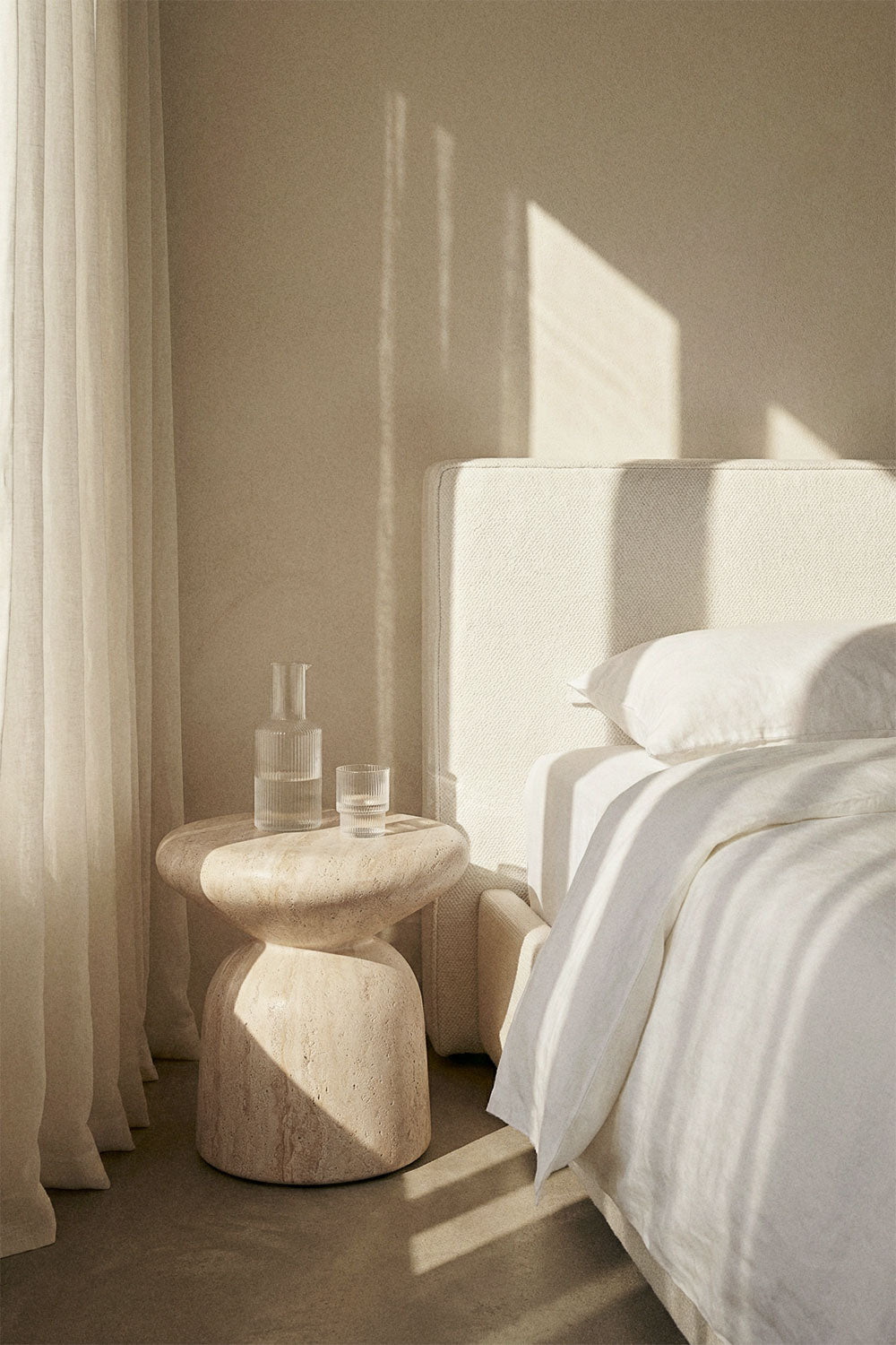 Bedside table KARIORA Ø40 cm, cement