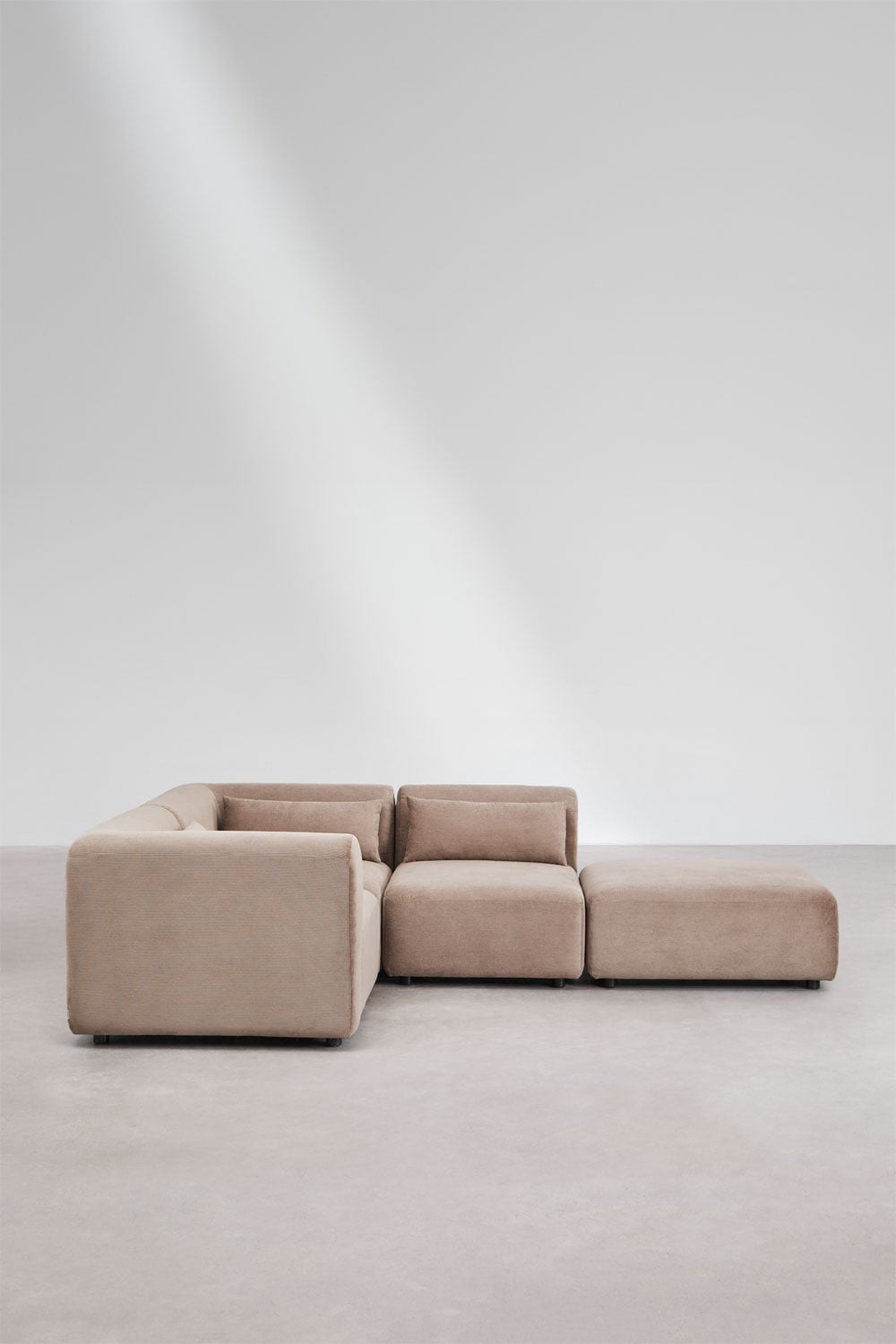 Kampinės sofos FOGLERA porankis iš arti