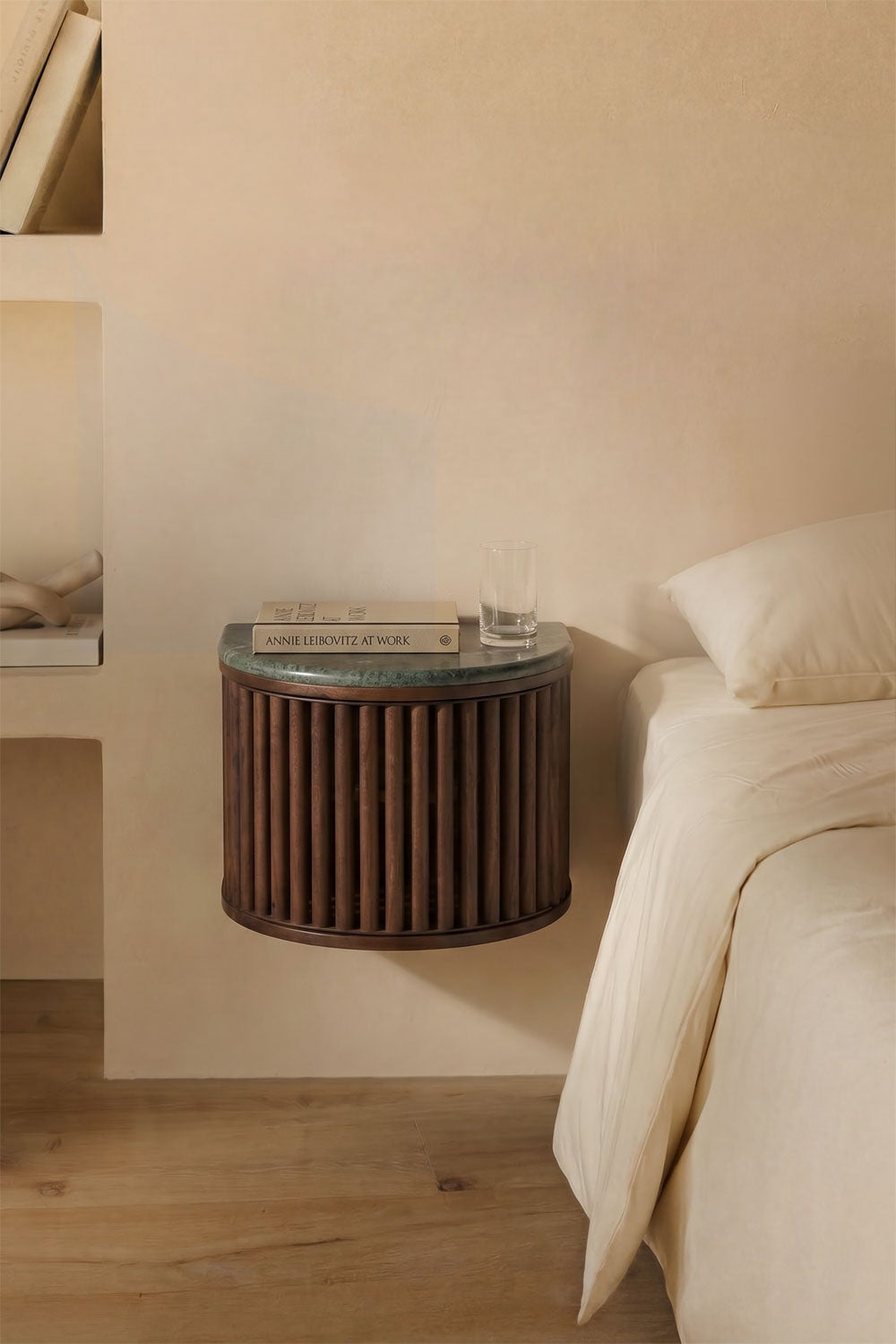 Kabančio naktinio staliuko TALIX laikymo skyrių vaizdas