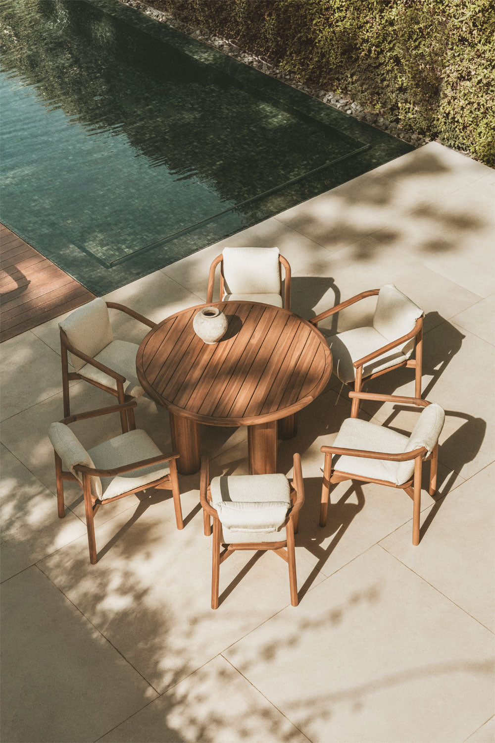 KORALO round outdoor table, dark acacia brown