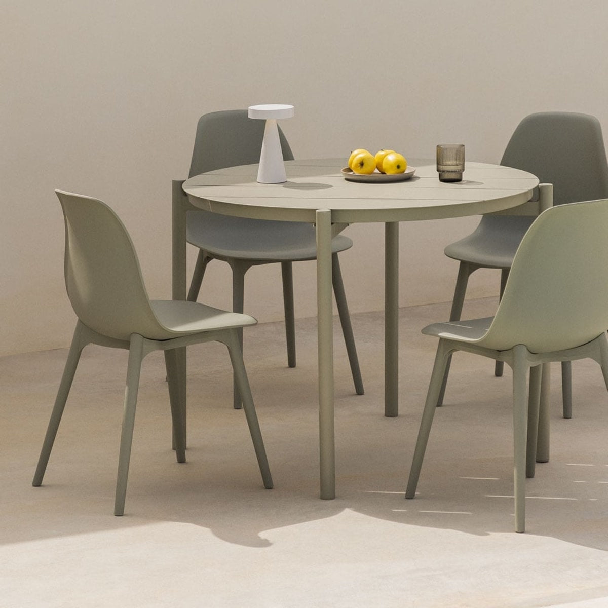 Round outdoor table ALERO, avocado aluminum, 110 cm