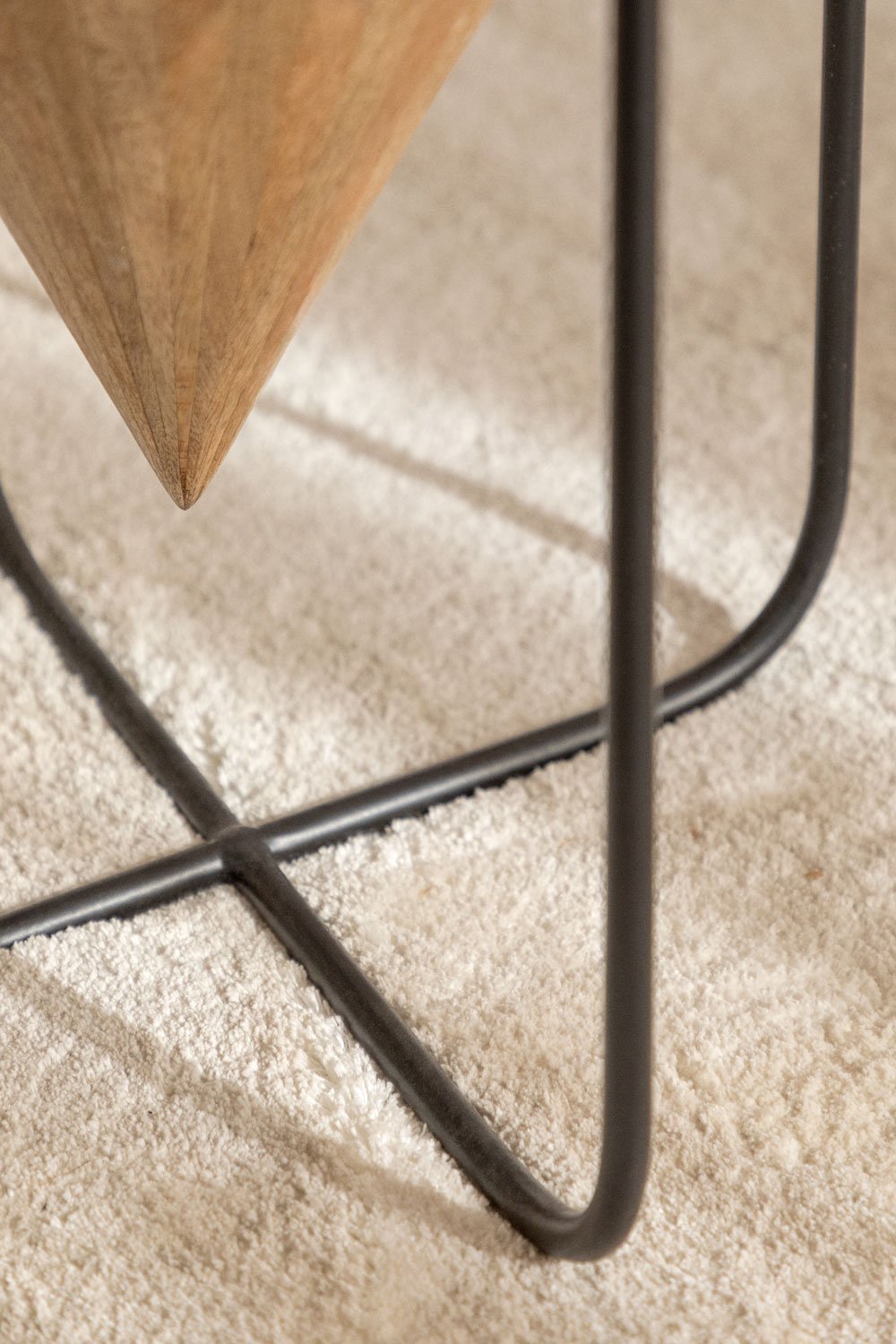 Šoninis staliukas PVETU, mango medžio