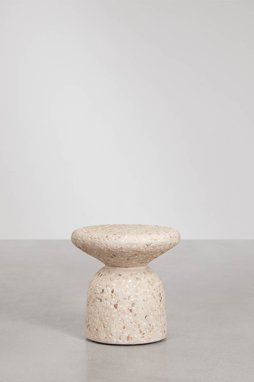 Pagalbinis staliukas KARIORA, terrazzo