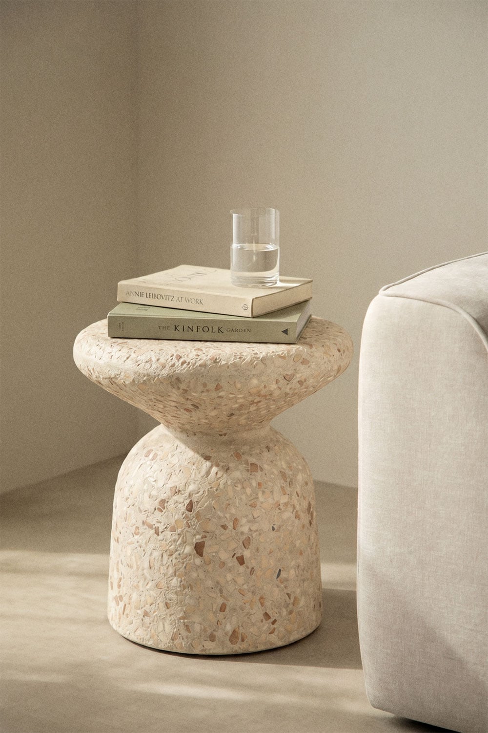 Pagalbinis staliukas KARIORA, terrazzo