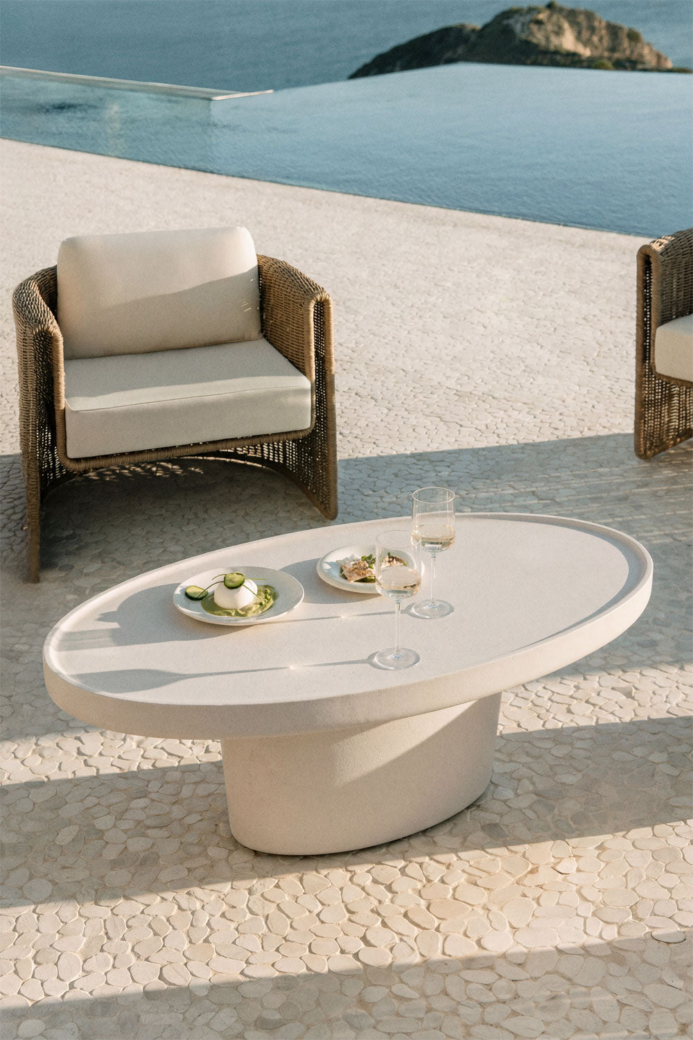 Oval outdoor coffee table CIMENTO, tapioca sand