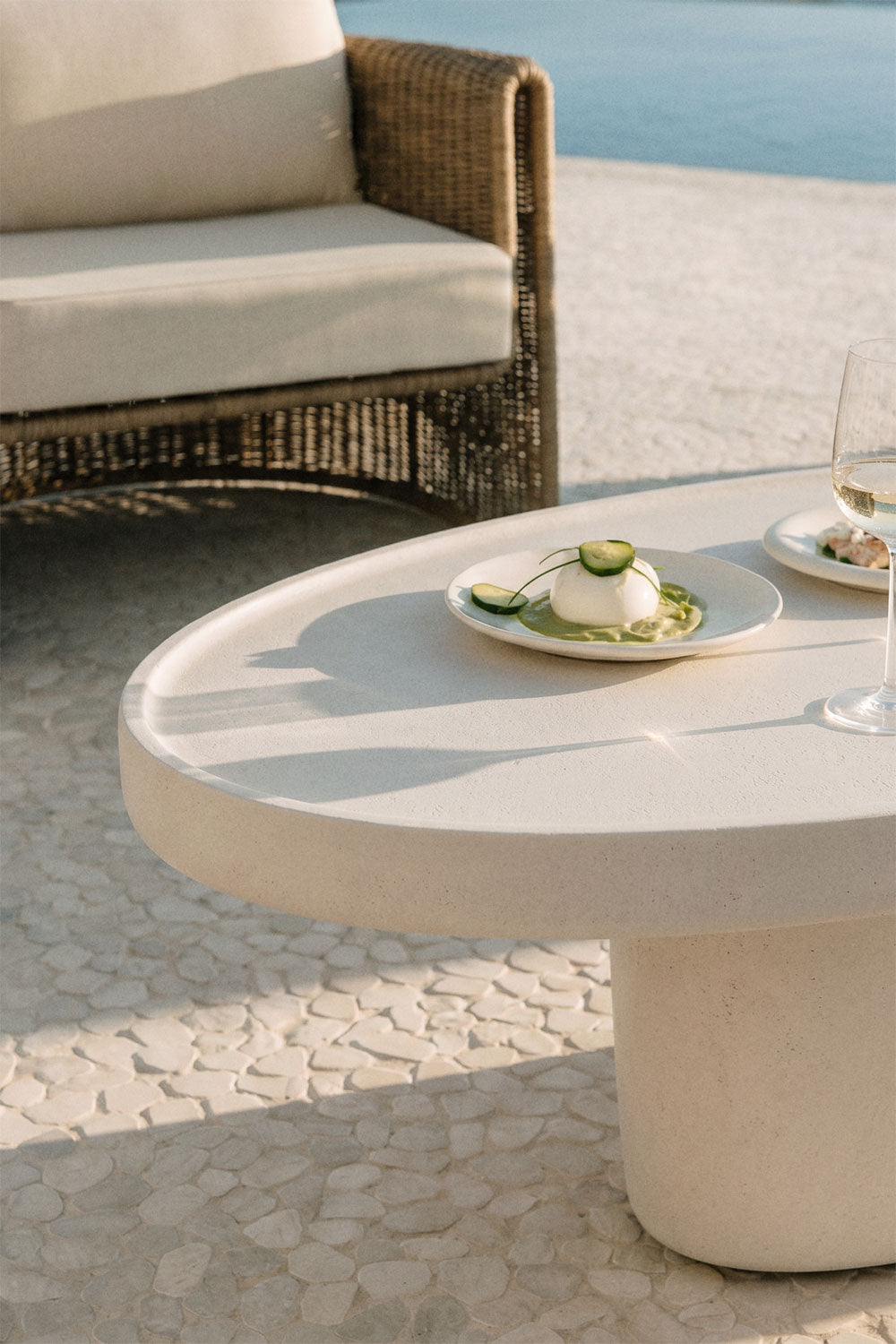 Oval outdoor coffee table CIMENTO, tapioca sand