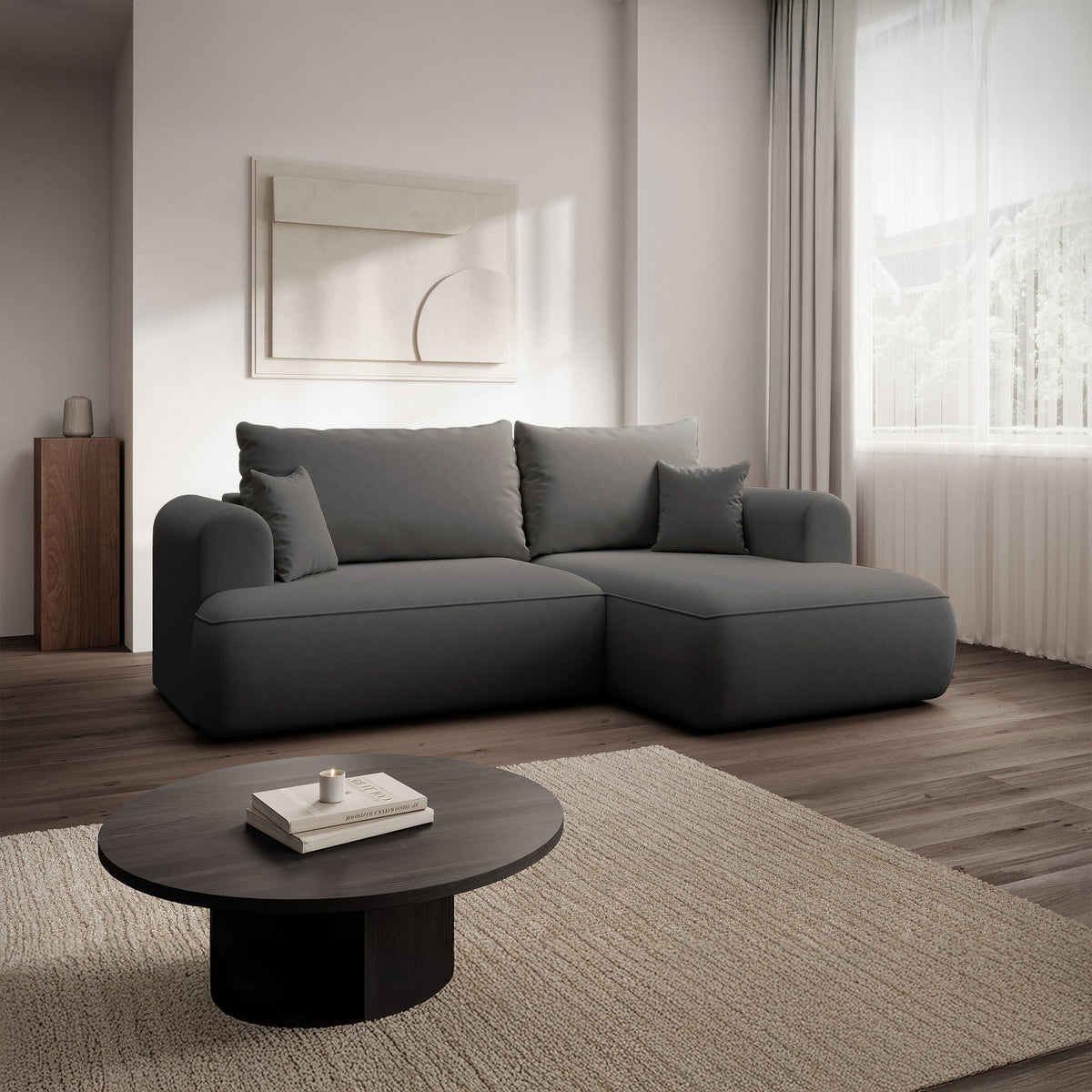Kampinė sofa CORMAC mini namų aplinkoje