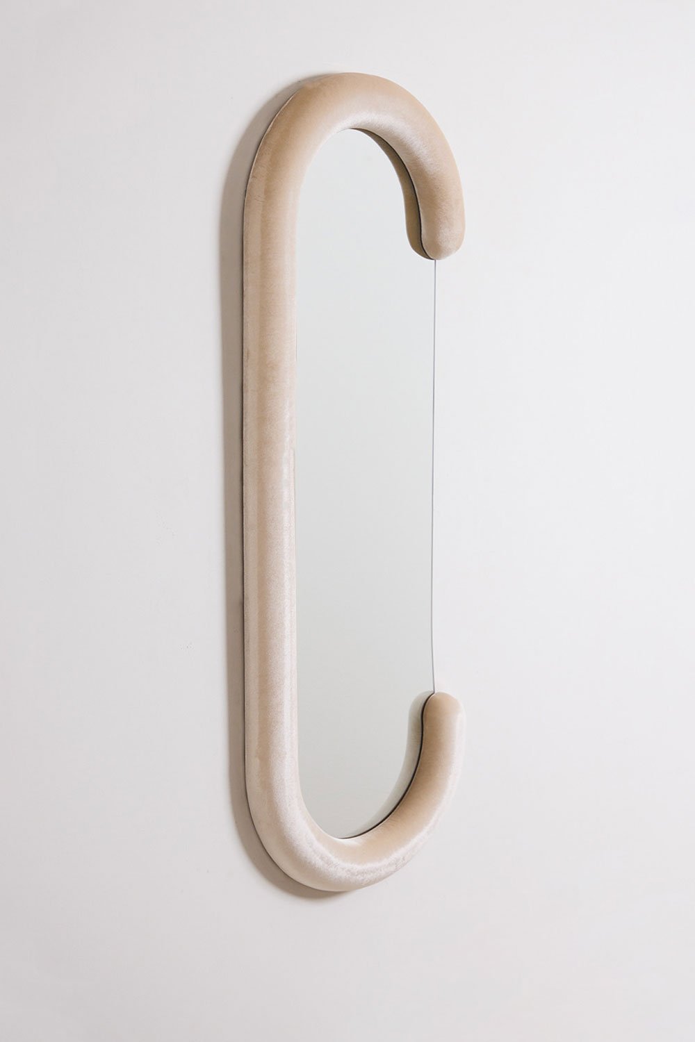 Ovalus veidrodis NERIS, aksominis rėmas