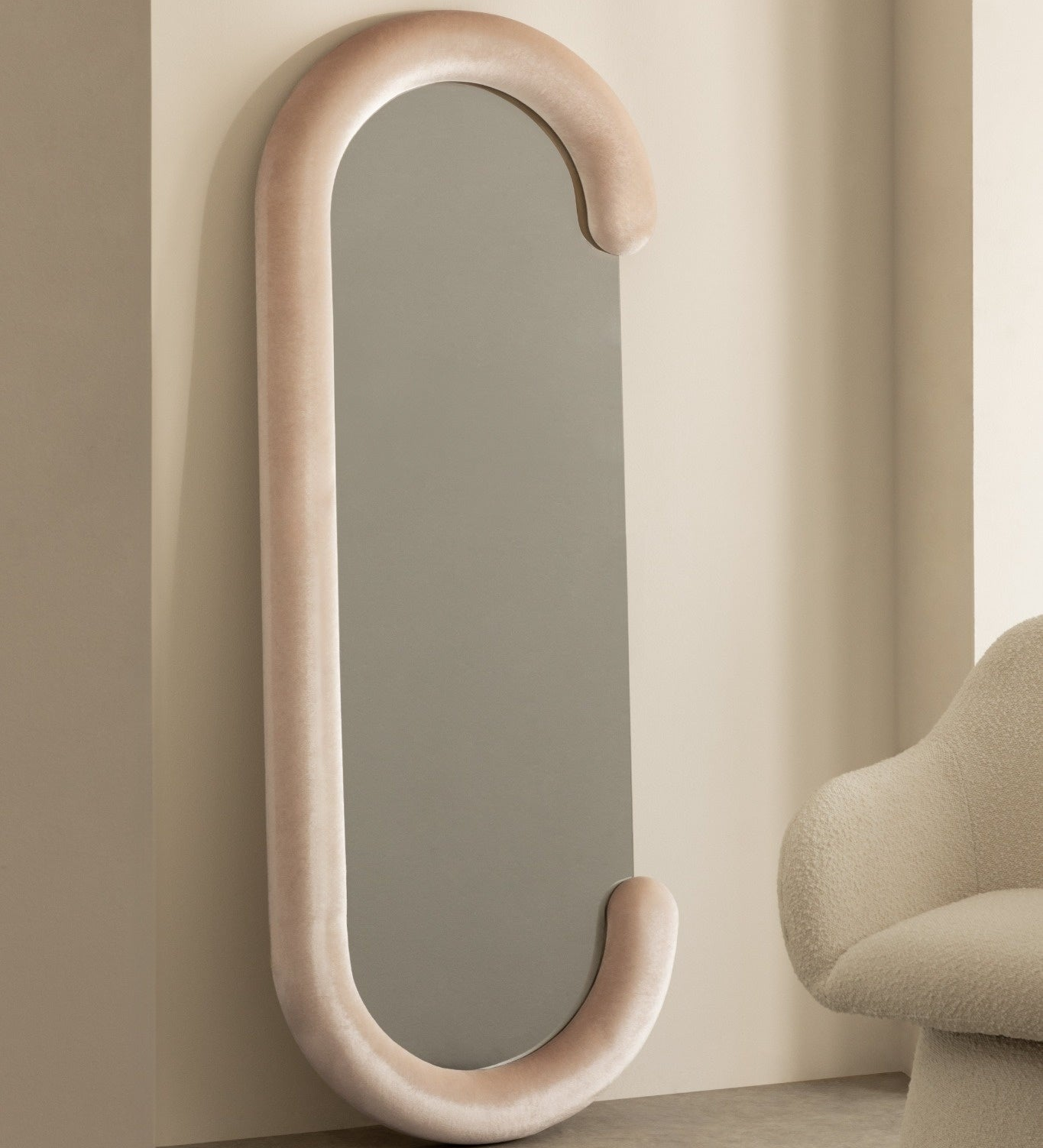 Ovalus veidrodis NERIS, aksominis rėmas