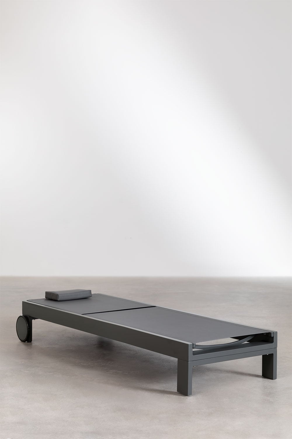 SOLARA Aluminum Outdoor Lounger, Graphite Grey