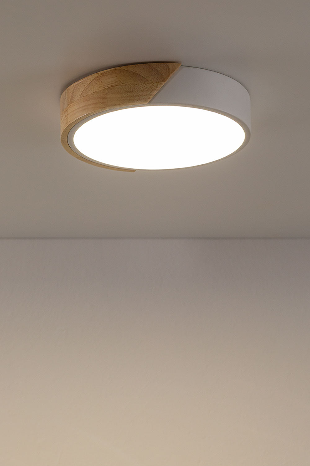 LED lubinis JANA moderniame svetainės interjere