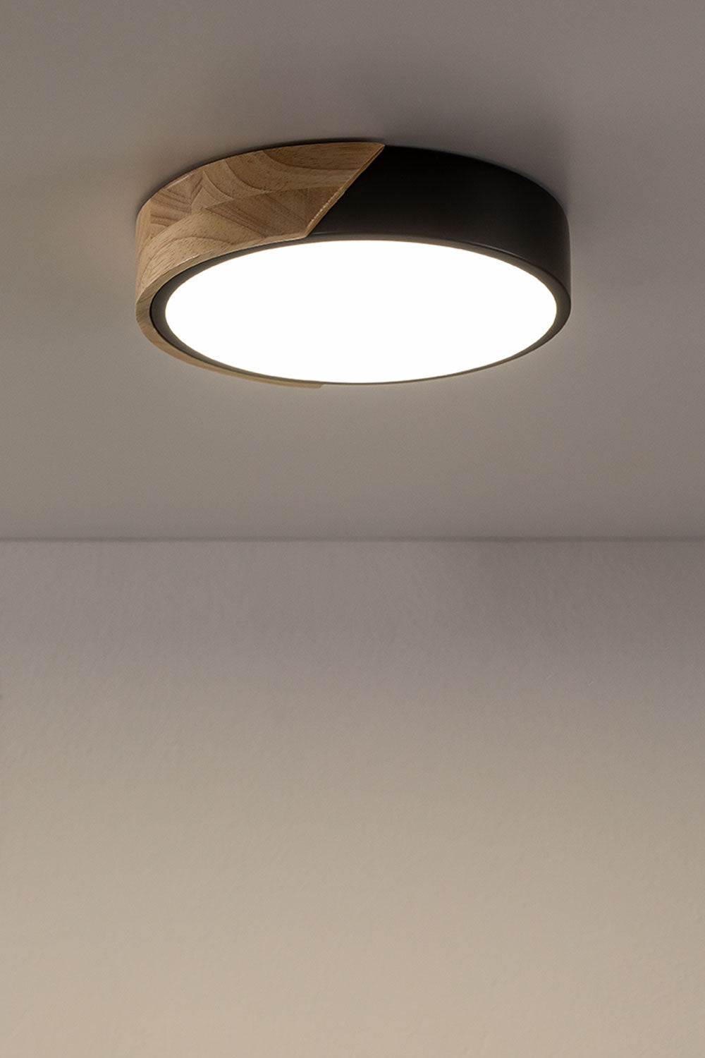 LED lubinis JANA jaukiame svetainės interjere