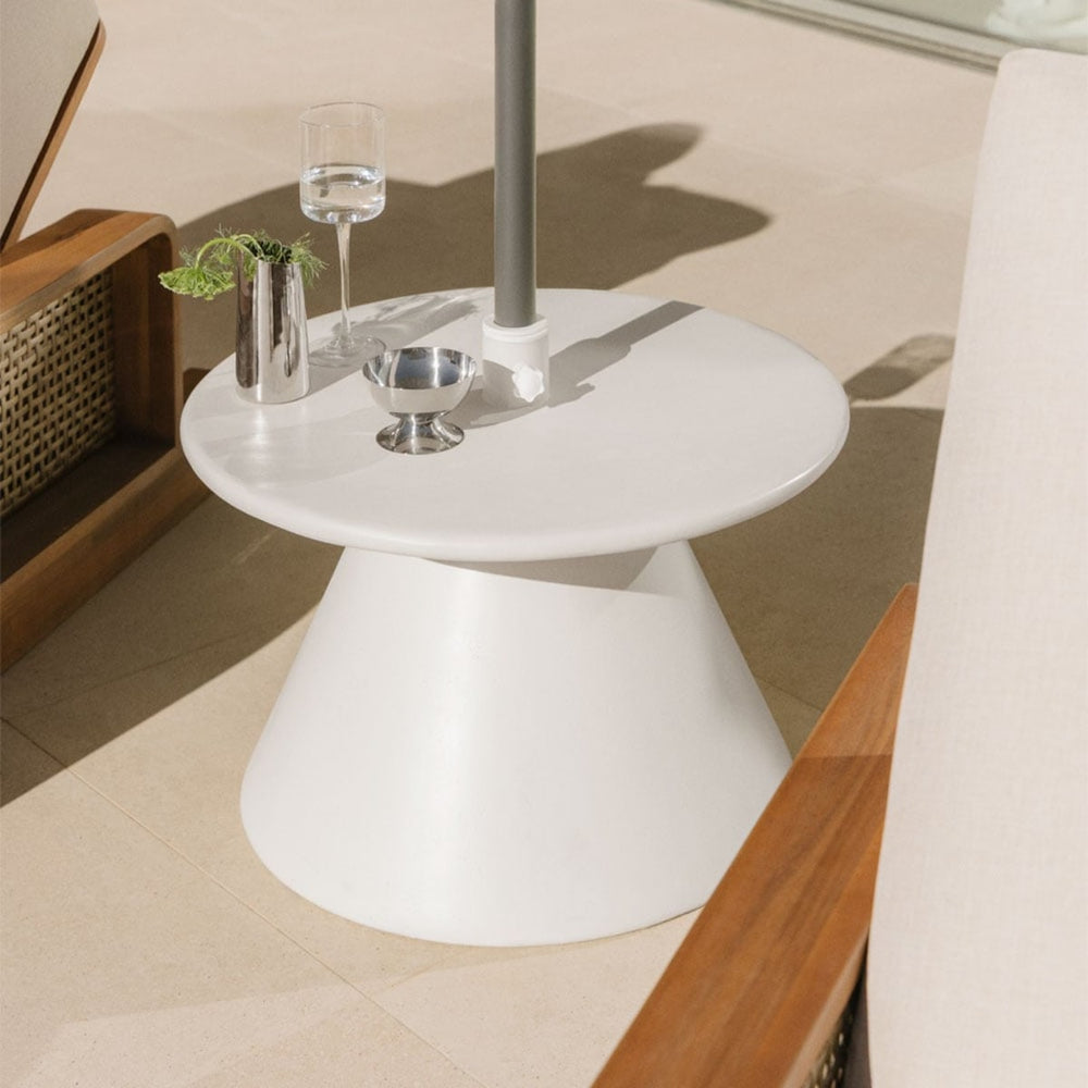 Outdoor umbrella stand with CIMENTO table, white