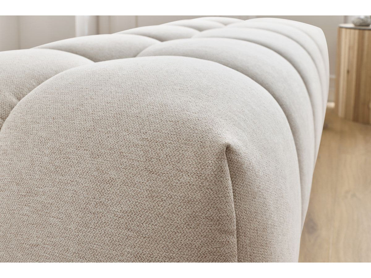 Pufas MONT-BLANC, smėlinė svetainės interjere