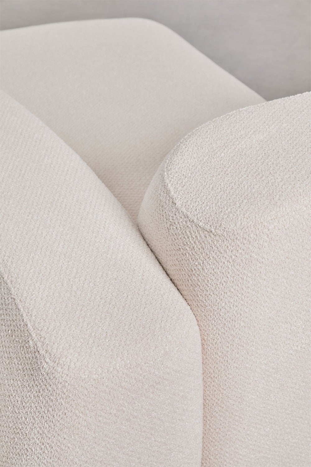 Modulinė sofa BASTIENA šviesiame svetainės interjere
