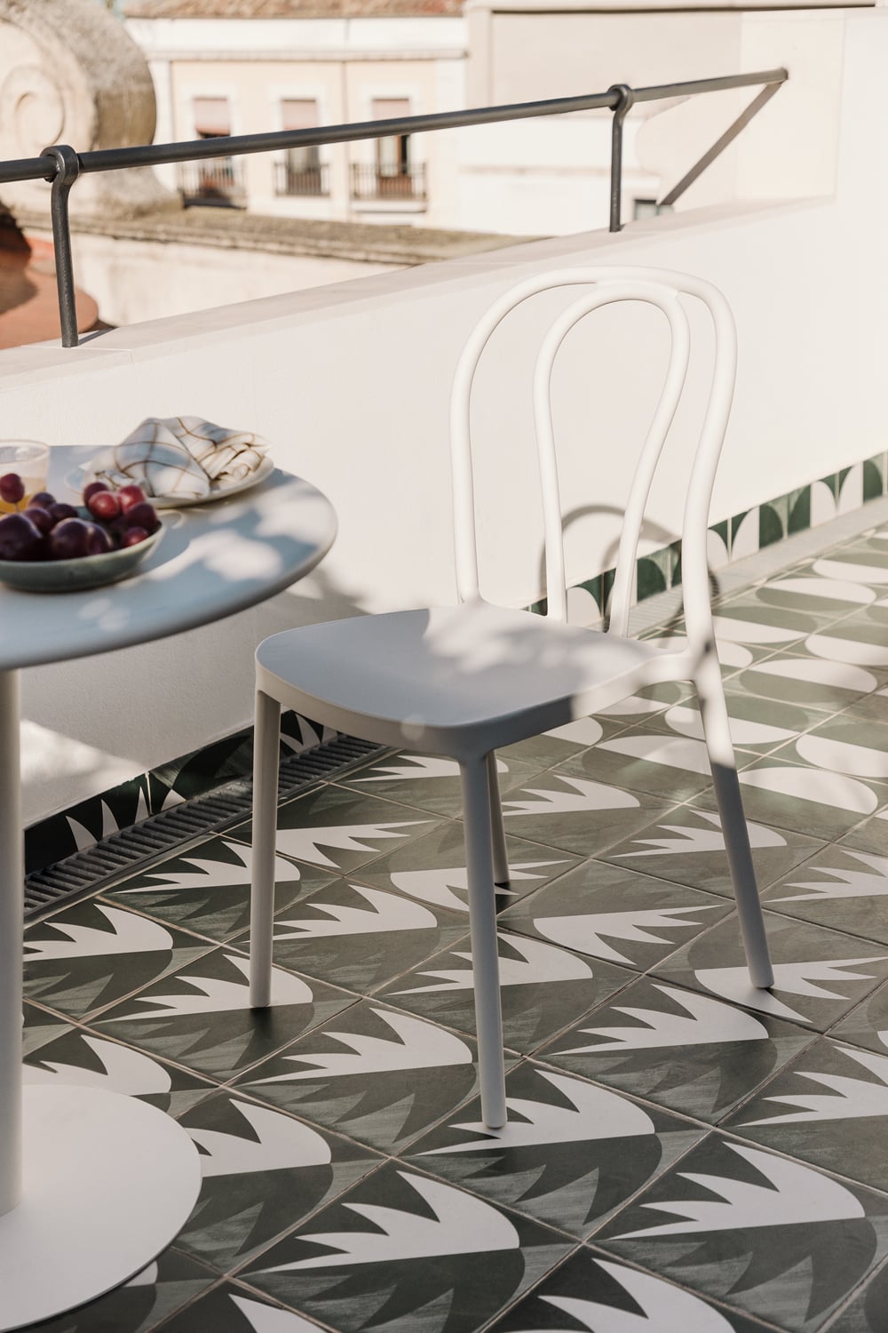 Outdoor chair MINTO, white