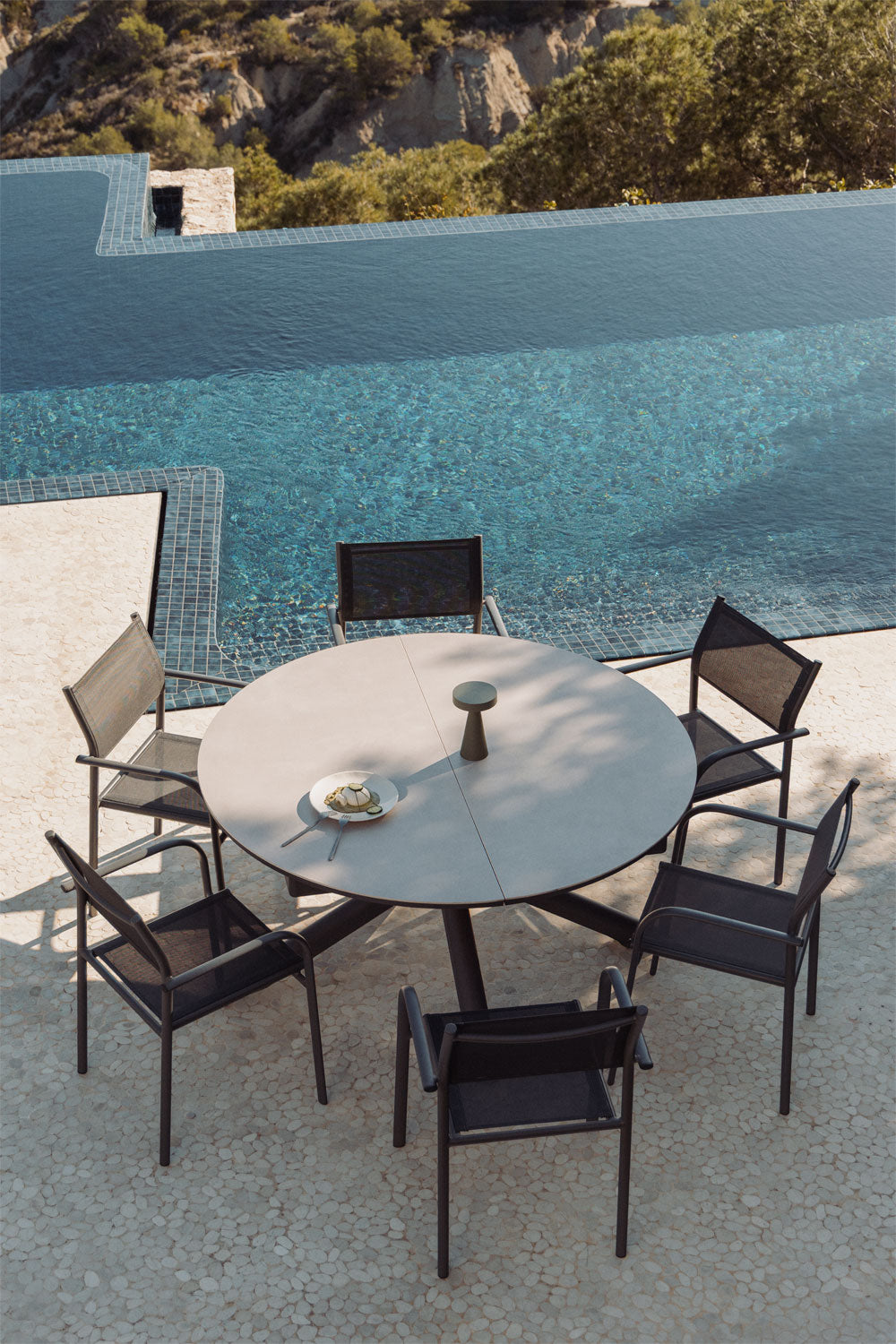 CORSO extendable outdoor table, graphite