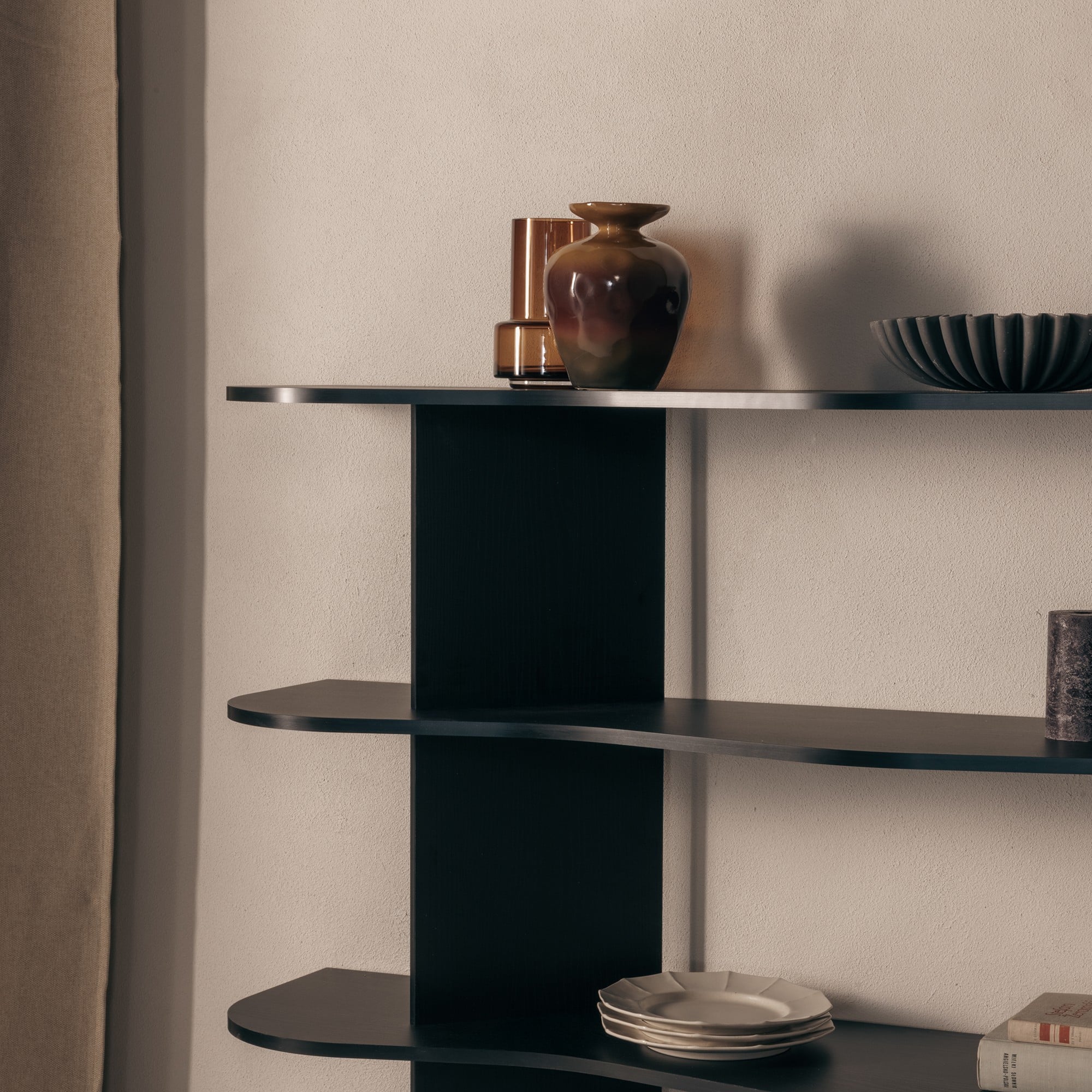 Shelf SELENE, low, black, wavy