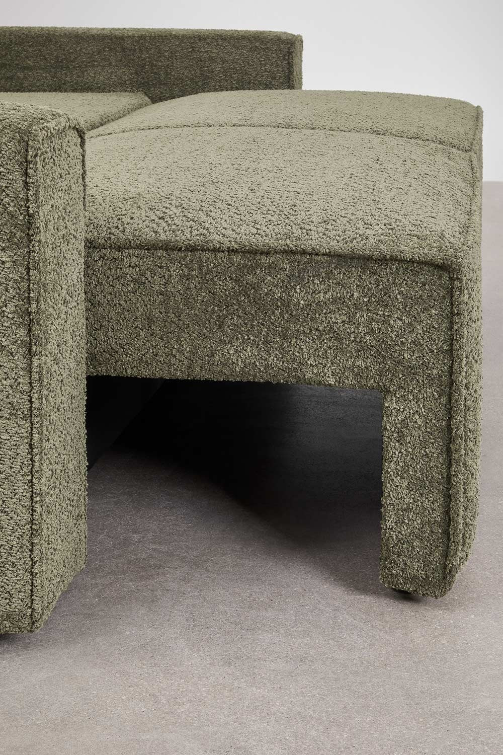 Trivietė sofa TAMLO su miegama funkcija, bouclé, žalia