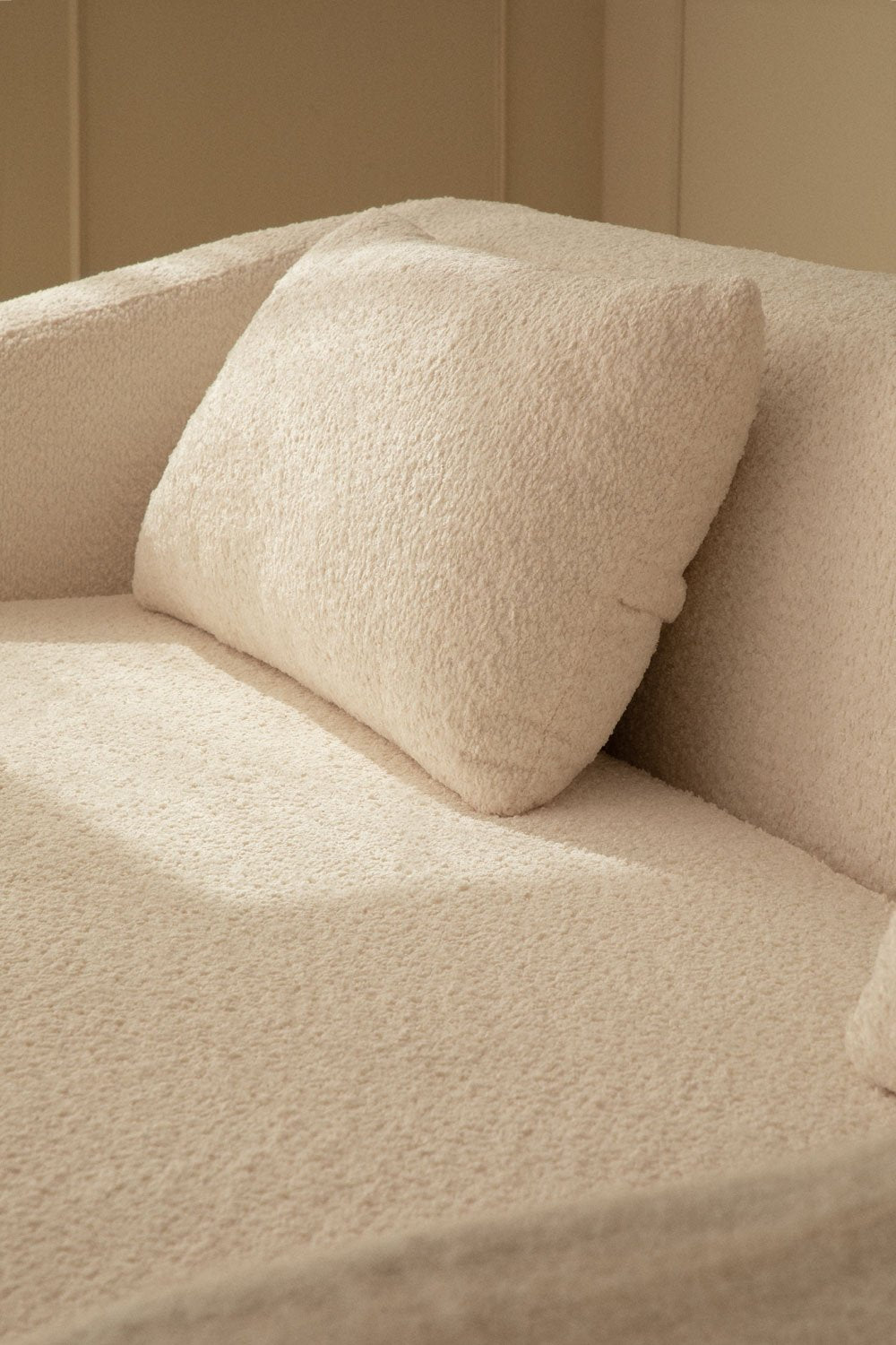 Trivietė sofa DALILA su miegama funkcija, balta spalva