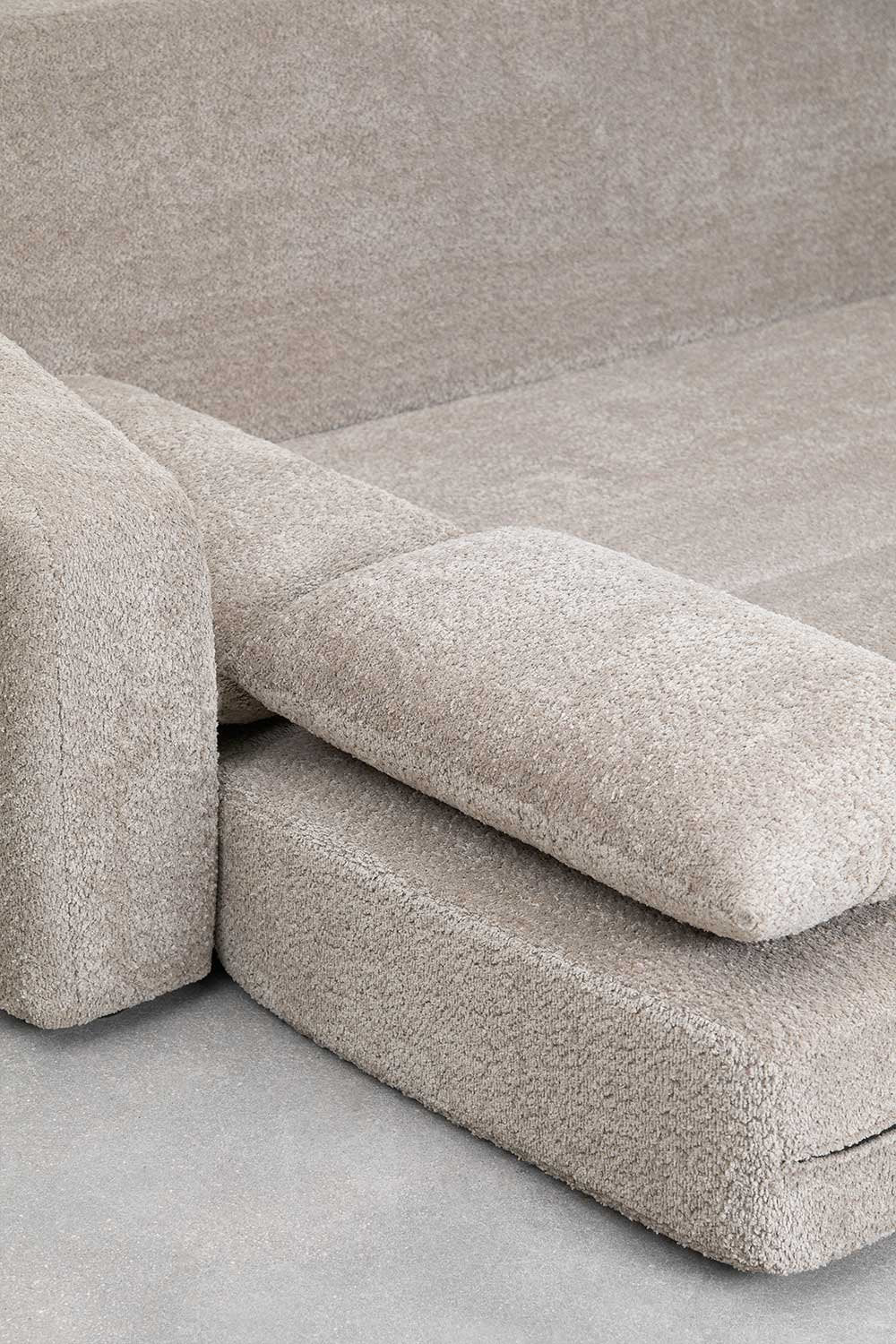 Trivietė sofa DALILA su miegama funkcija, ruda spalva