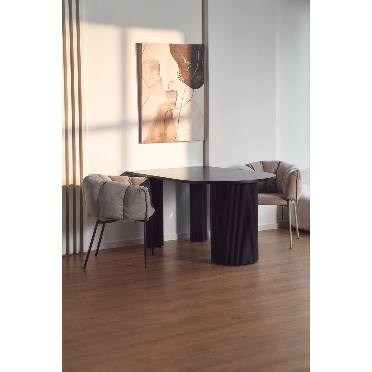 Valgomojo stalas DICALIZE, juoda, 150×90 cm – priekinė dalis