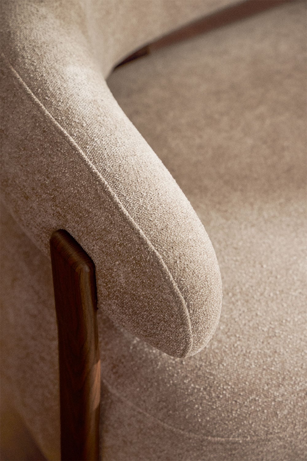 Dvivietė sofa DZOLI moderniame svetainės interjere