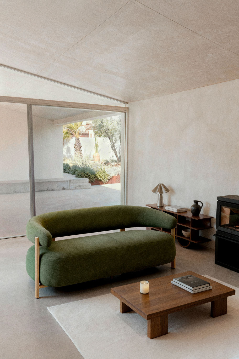 Dvivietė sofa DZOLI, natūrali mediena, šalavijo žalios spalvos šenilas