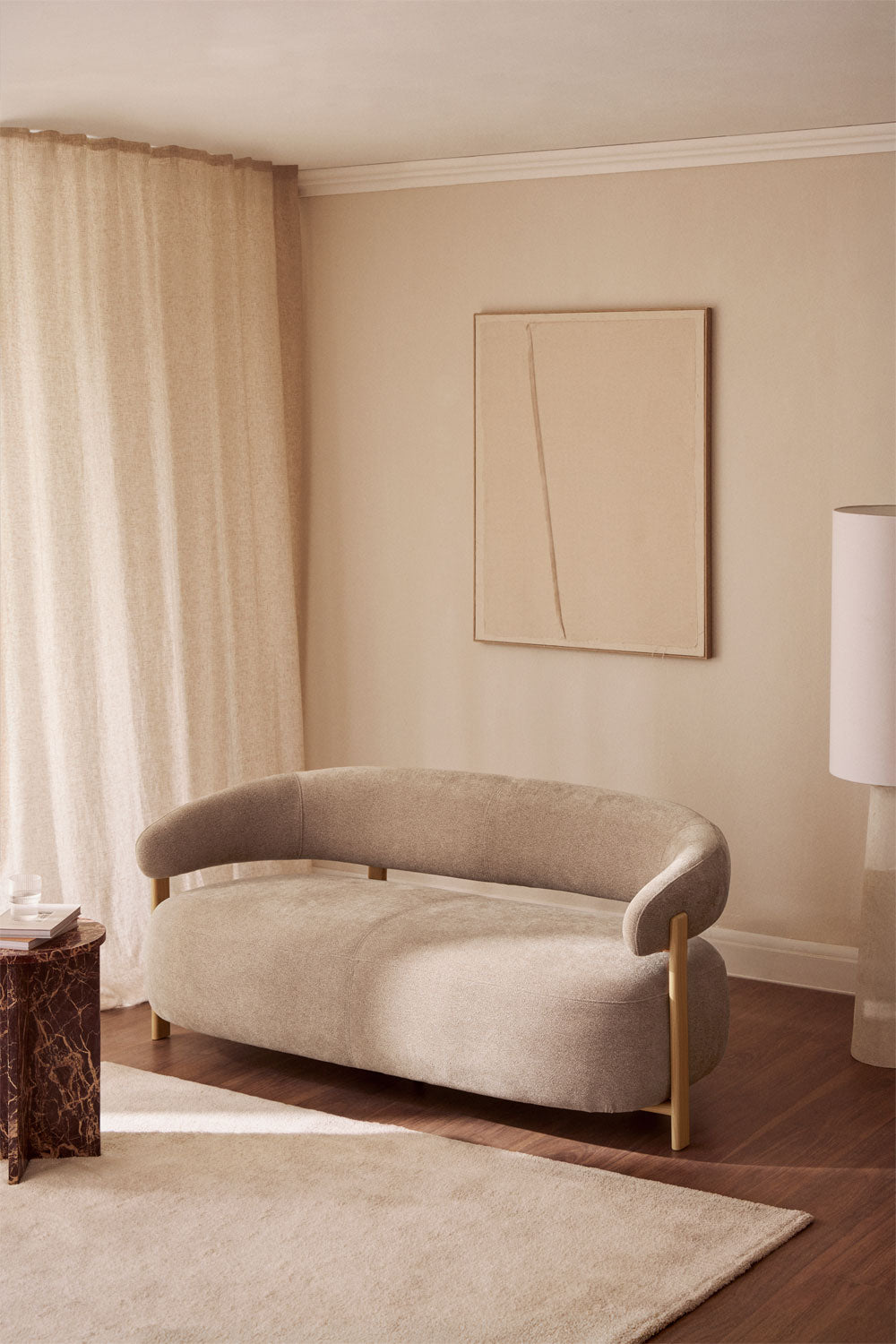 Dvivietė sofa DZOLI, natūrali mediena, kviečių spalvos šenilas
