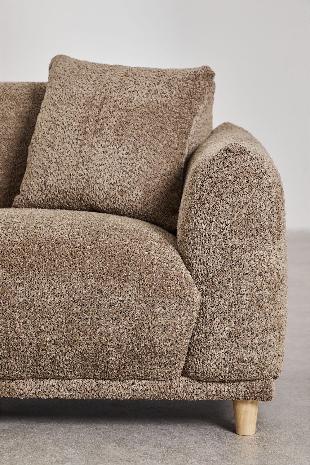 Trivietė sofa ERICK iš boucle audinio, šokolado