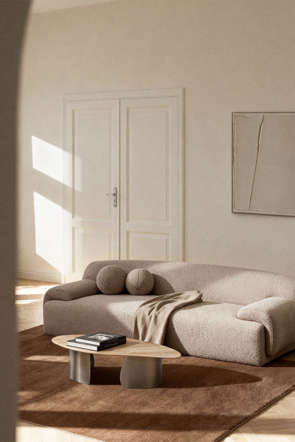Trivietė sofa SIRINA – bendras vaizdas, rudos mokos spalvos boucle boucle