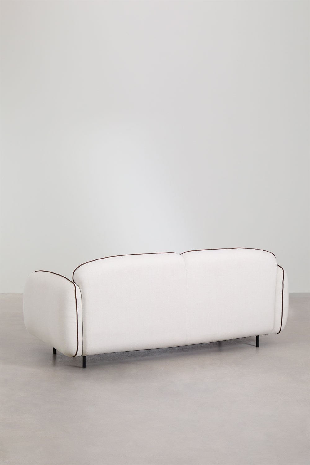 Trivietė sofa su pufu BIELA fragmento vaizdas